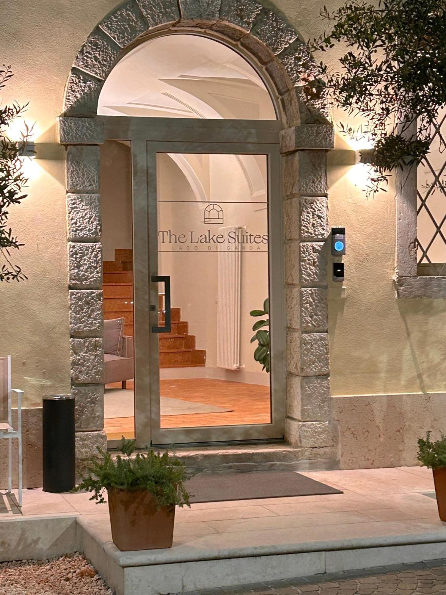 The Lake Suites Com - Luxury Stay In Λατζίζε Εξωτερικό φωτογραφία
