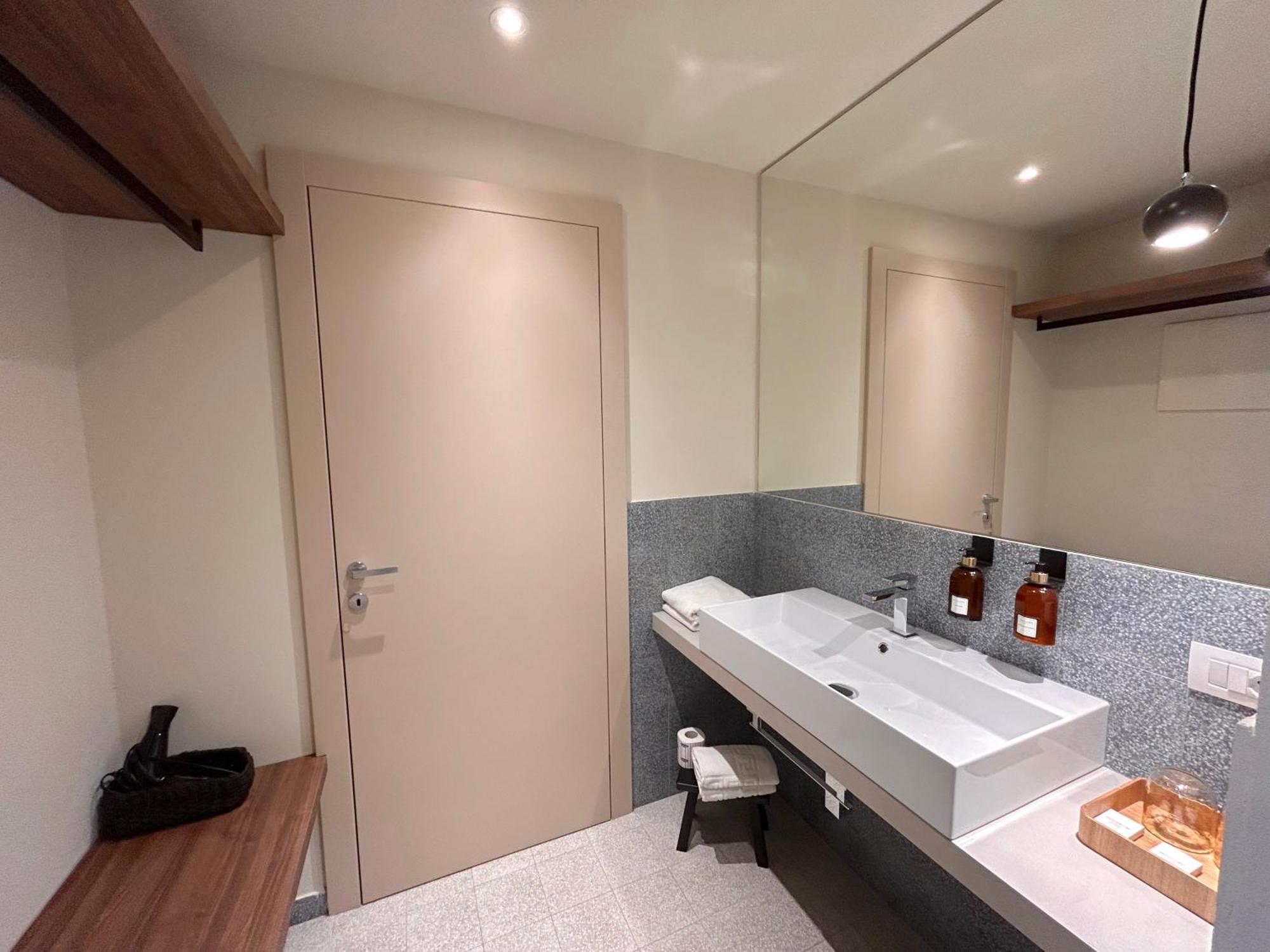 The Lake Suites Com - Luxury Stay In Λατζίζε Εξωτερικό φωτογραφία