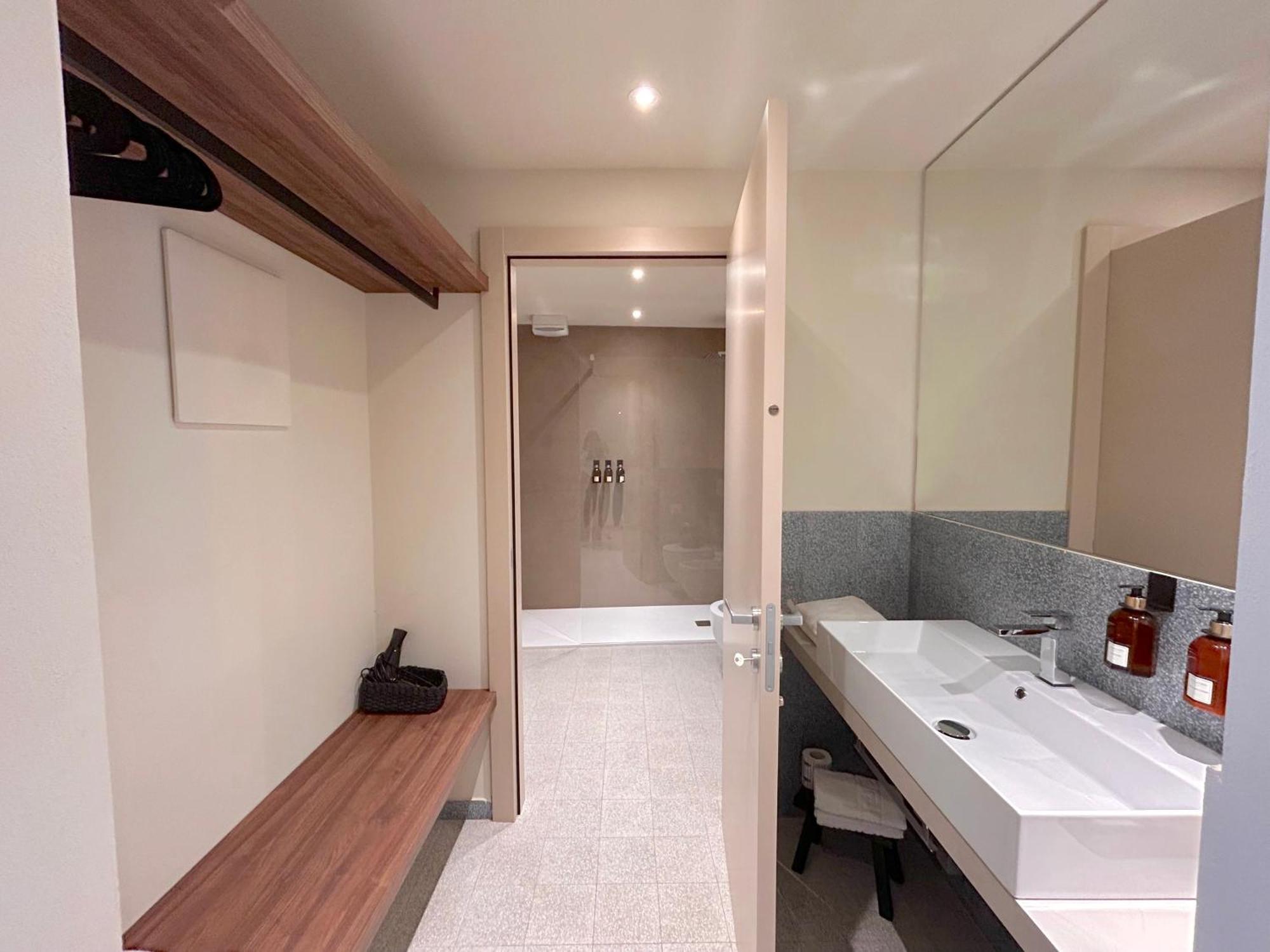 The Lake Suites Com - Luxury Stay In Λατζίζε Εξωτερικό φωτογραφία