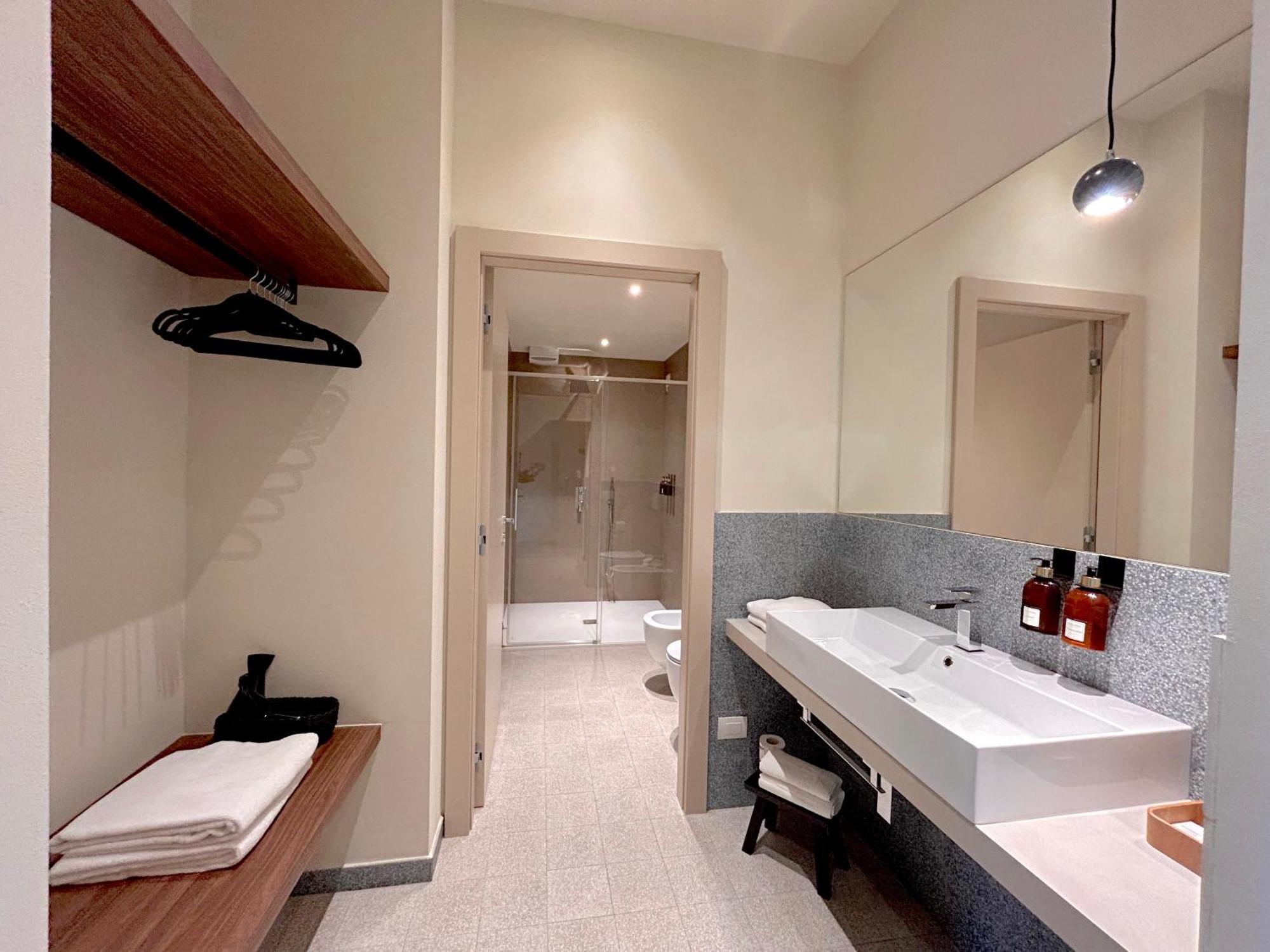 The Lake Suites Com - Luxury Stay In Λατζίζε Εξωτερικό φωτογραφία