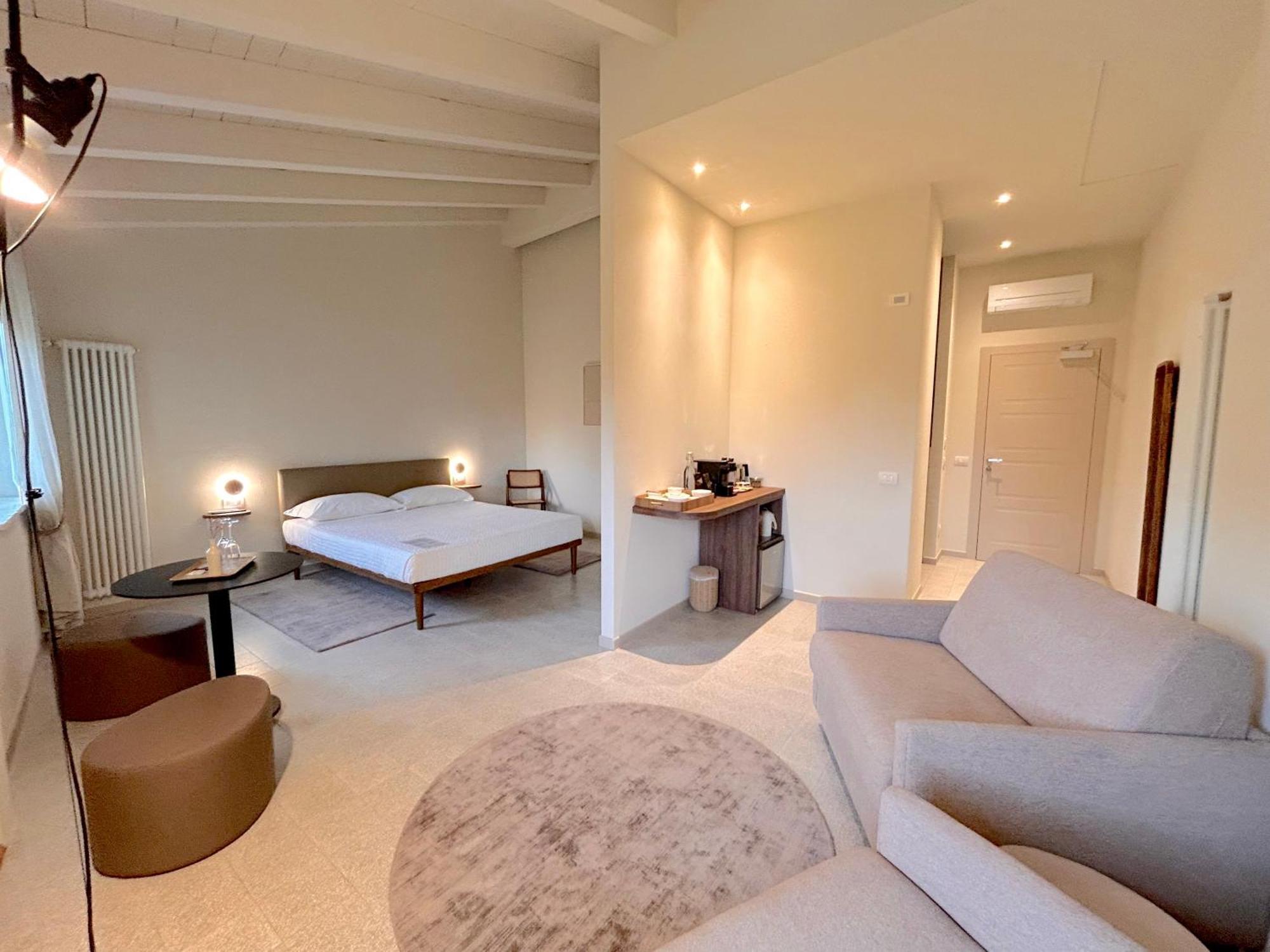 The Lake Suites Com - Luxury Stay In Λατζίζε Εξωτερικό φωτογραφία