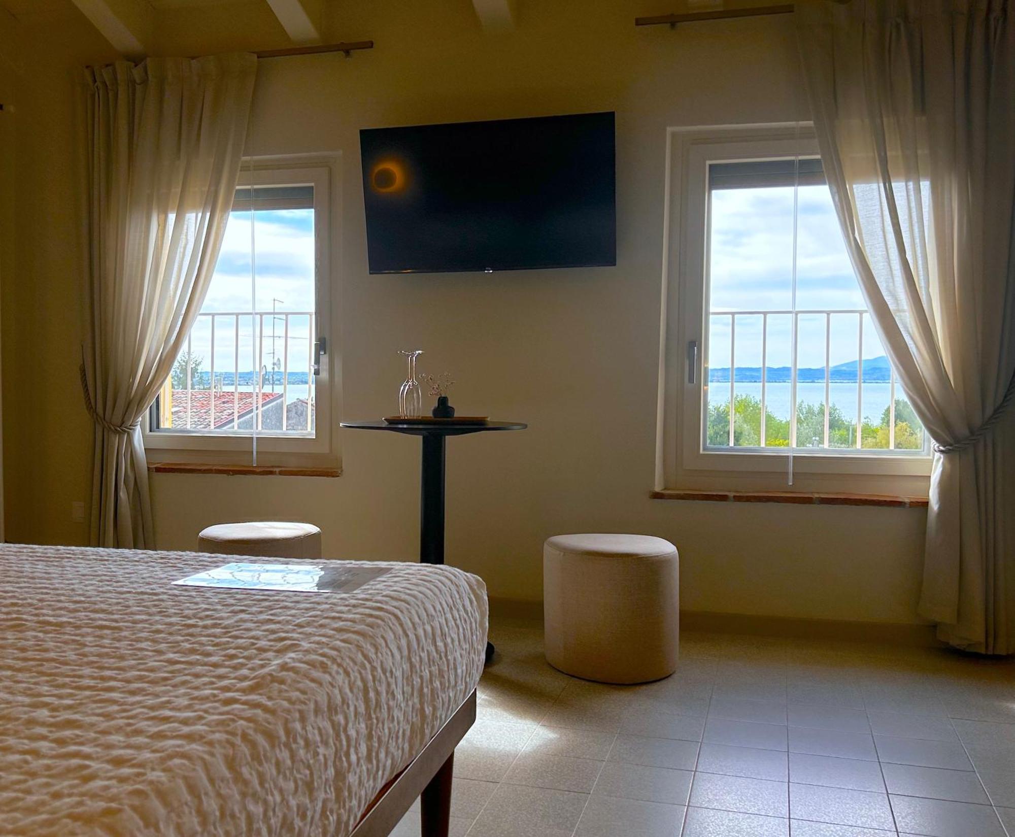 The Lake Suites Com - Luxury Stay In Λατζίζε Εξωτερικό φωτογραφία