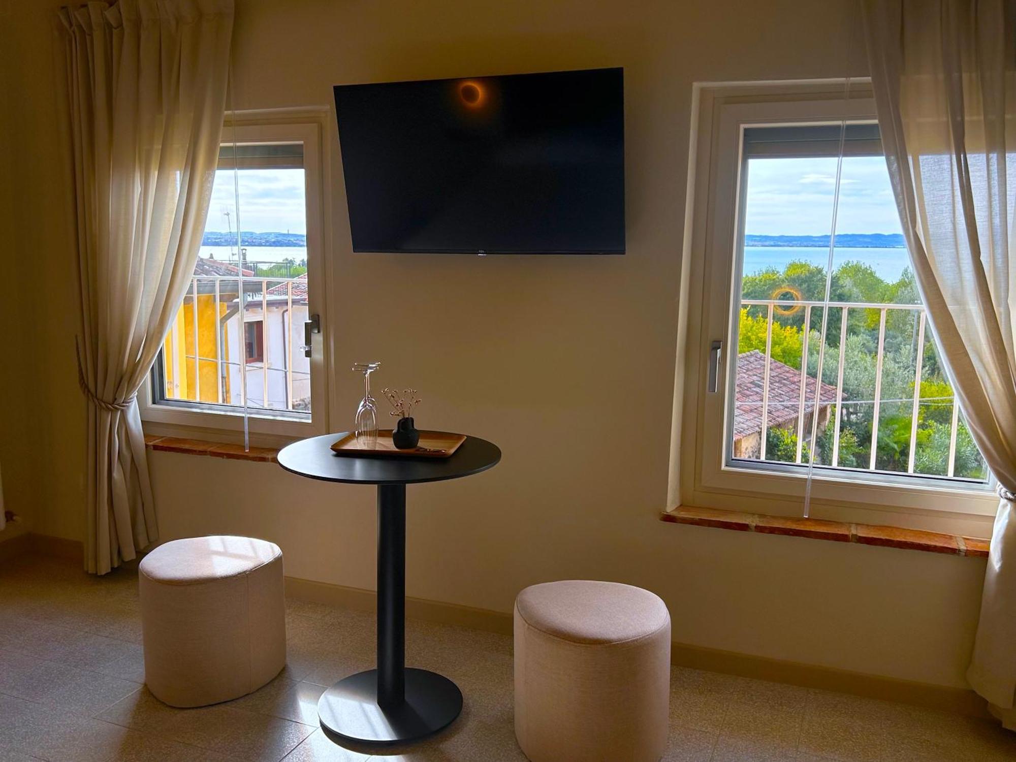 The Lake Suites Com - Luxury Stay In Λατζίζε Εξωτερικό φωτογραφία