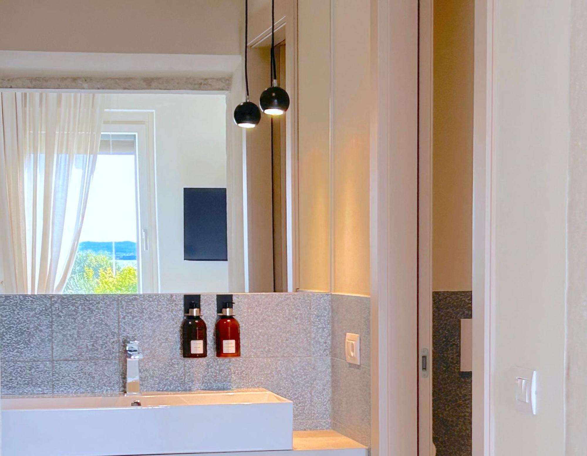 The Lake Suites Com - Luxury Stay In Λατζίζε Εξωτερικό φωτογραφία
