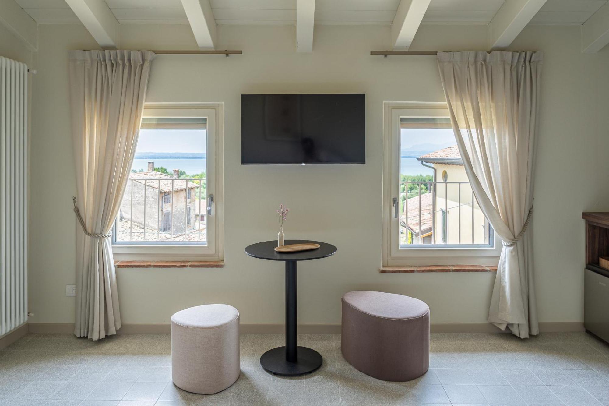 The Lake Suites Com - Luxury Stay In Λατζίζε Εξωτερικό φωτογραφία