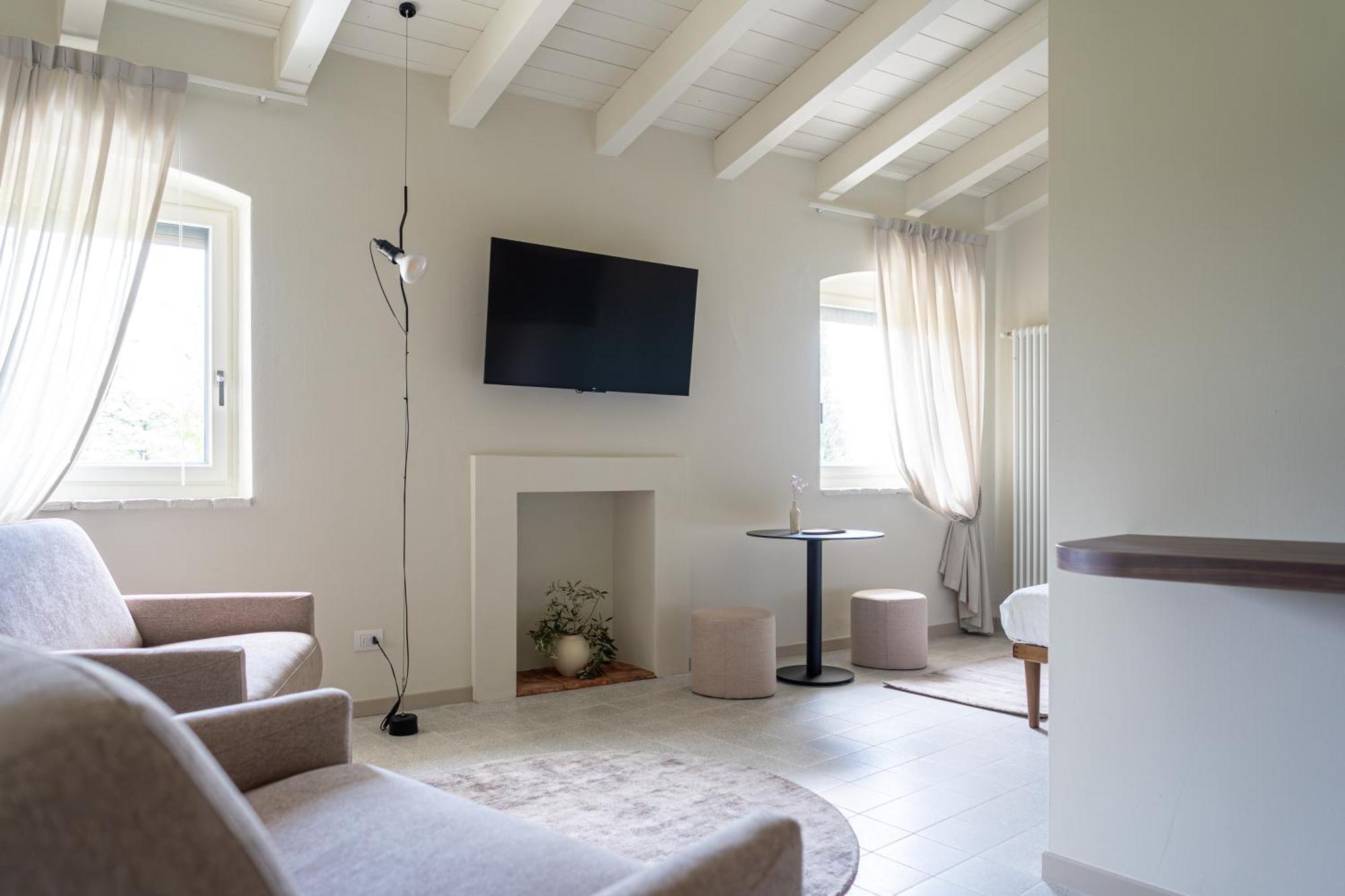 The Lake Suites Com - Luxury Stay In Λατζίζε Εξωτερικό φωτογραφία
