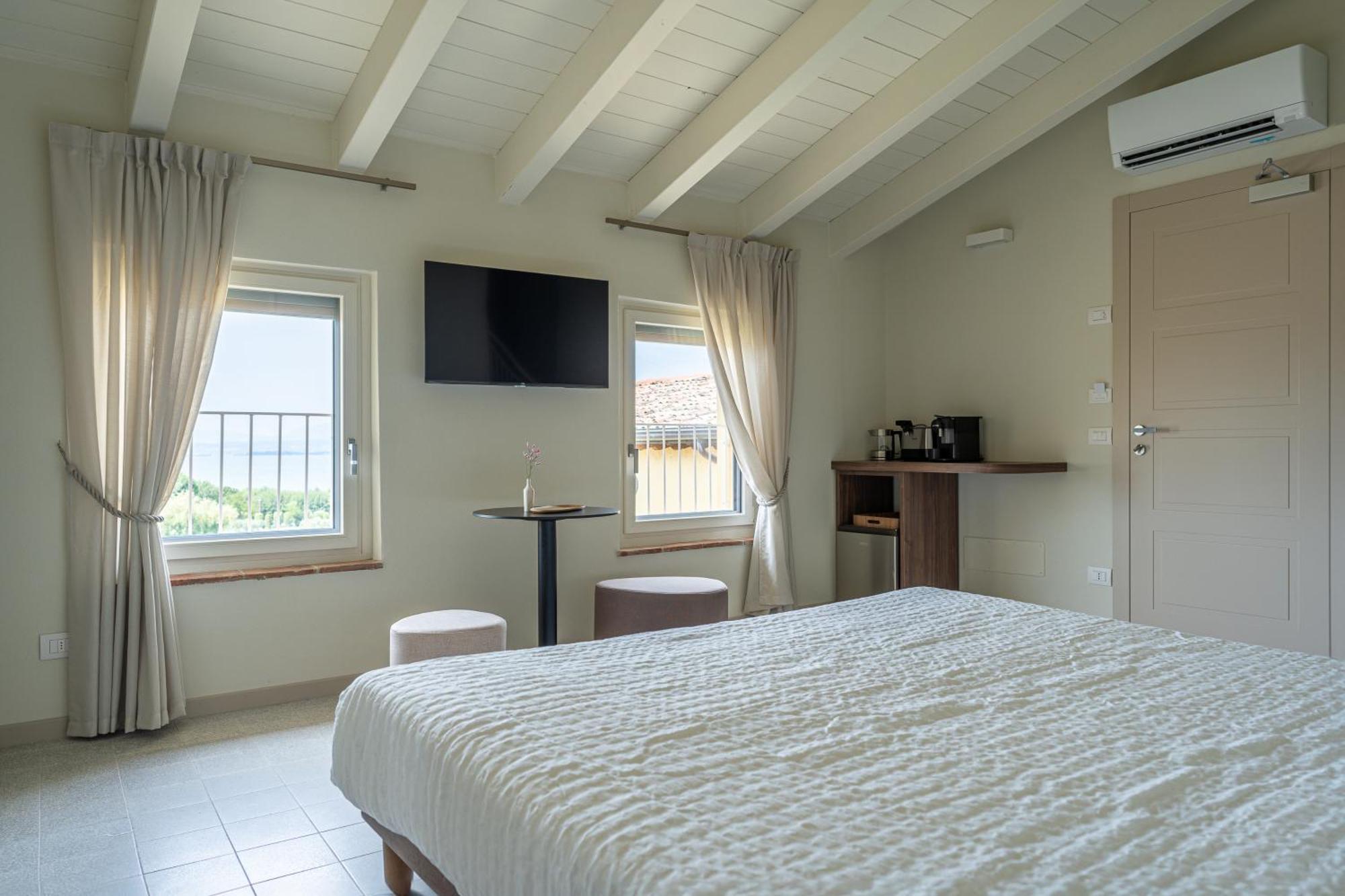 The Lake Suites Com - Luxury Stay In Λατζίζε Εξωτερικό φωτογραφία