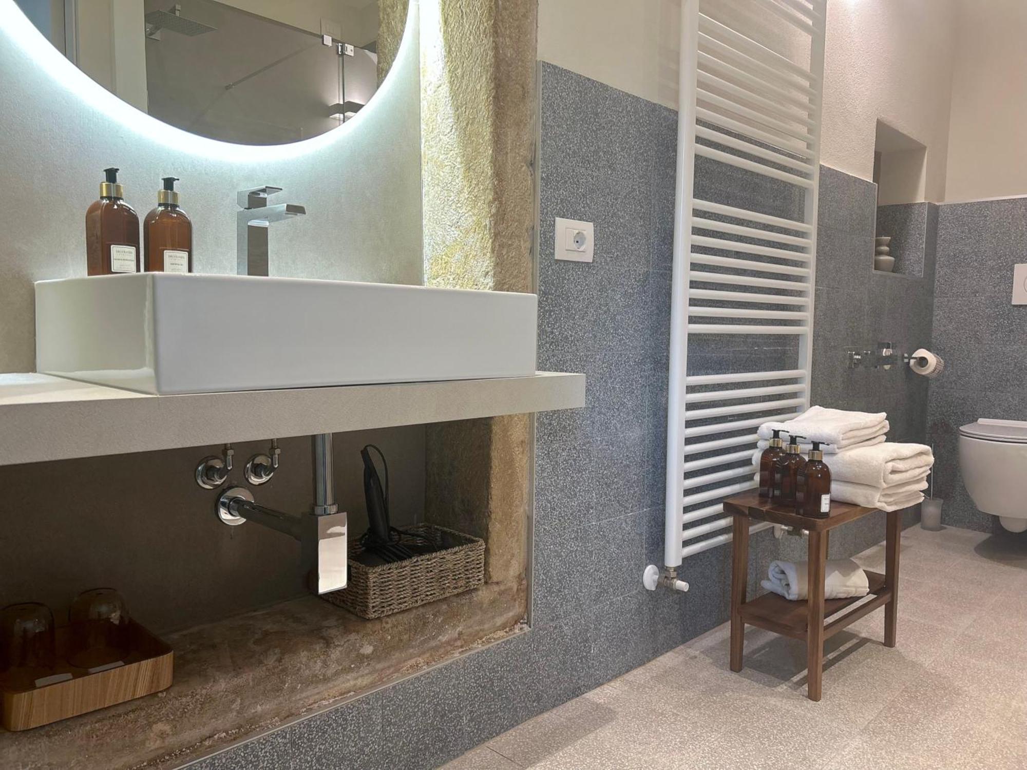 The Lake Suites Com - Luxury Stay In Λατζίζε Εξωτερικό φωτογραφία