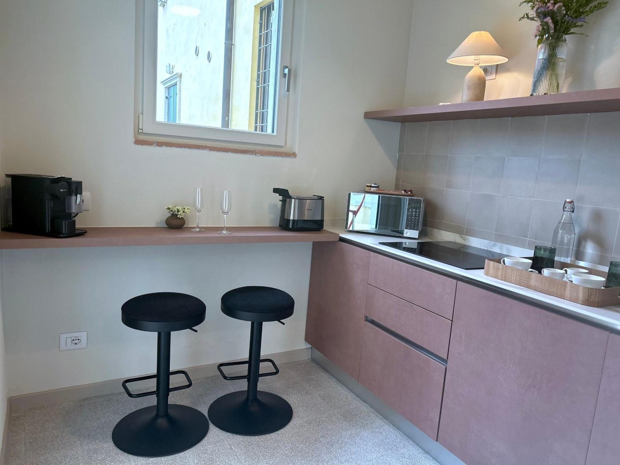 The Lake Suites Com - Luxury Stay In Λατζίζε Εξωτερικό φωτογραφία