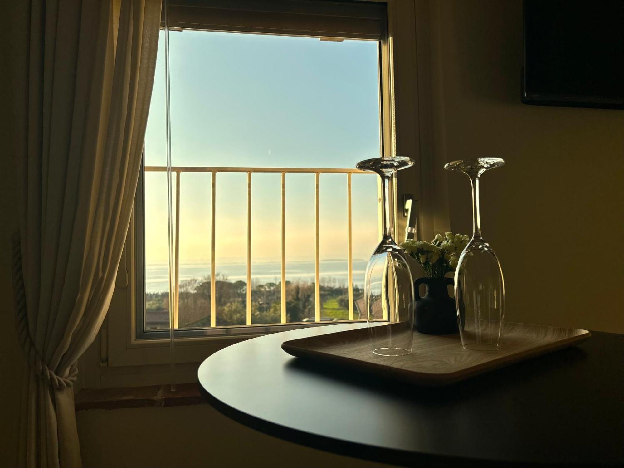 The Lake Suites Com - Luxury Stay In Λατζίζε Εξωτερικό φωτογραφία