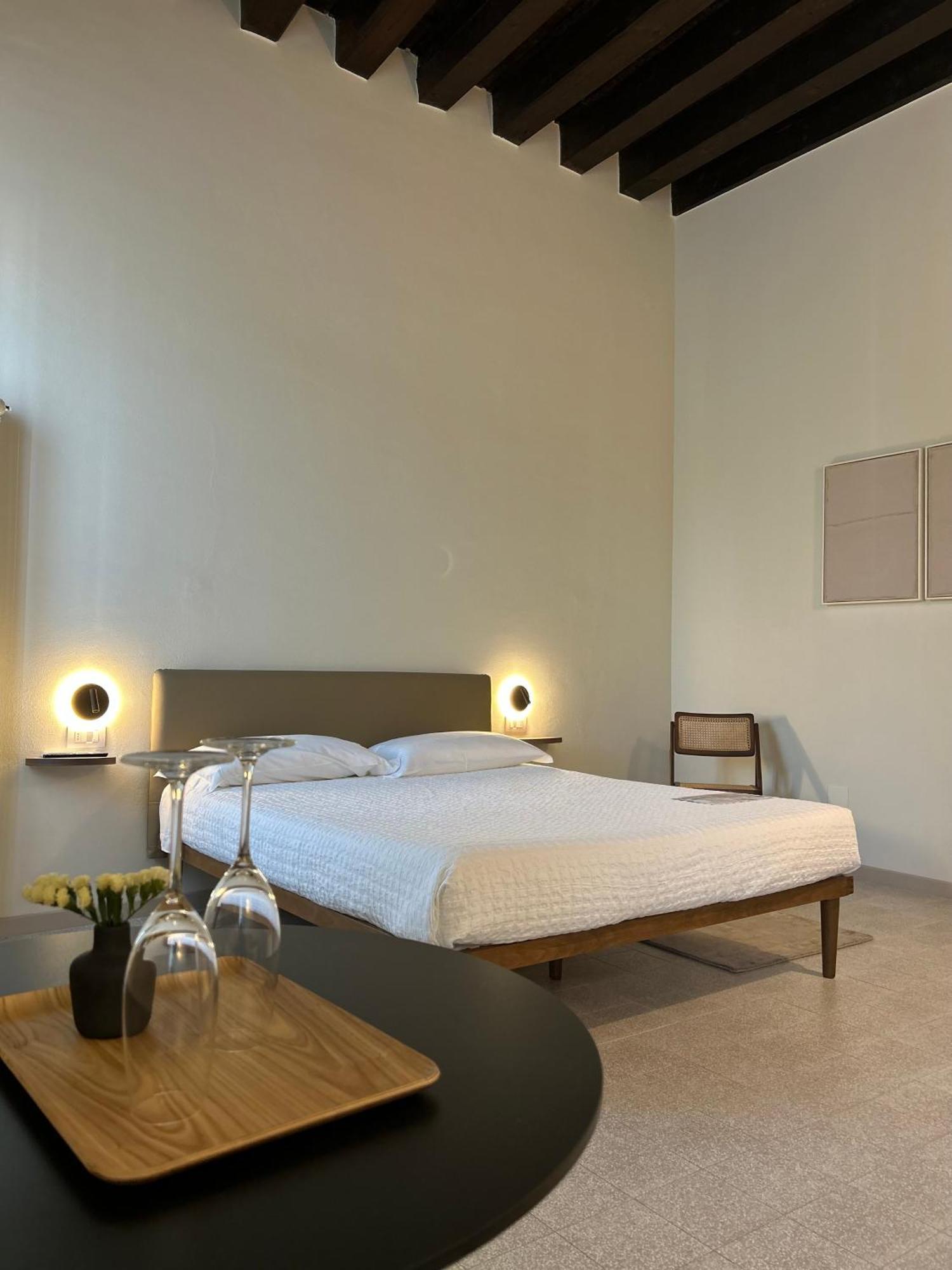 The Lake Suites Com - Luxury Stay In Λατζίζε Εξωτερικό φωτογραφία