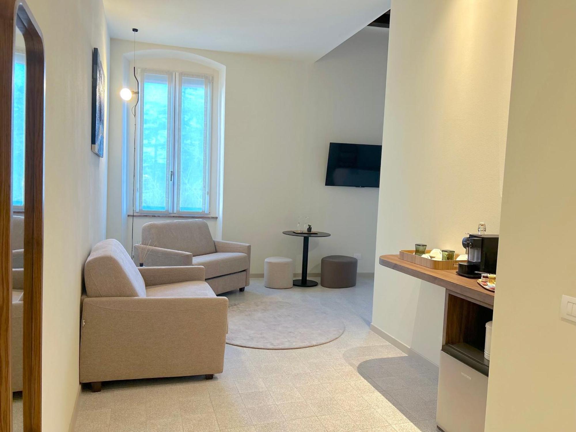 The Lake Suites Com - Luxury Stay In Λατζίζε Εξωτερικό φωτογραφία