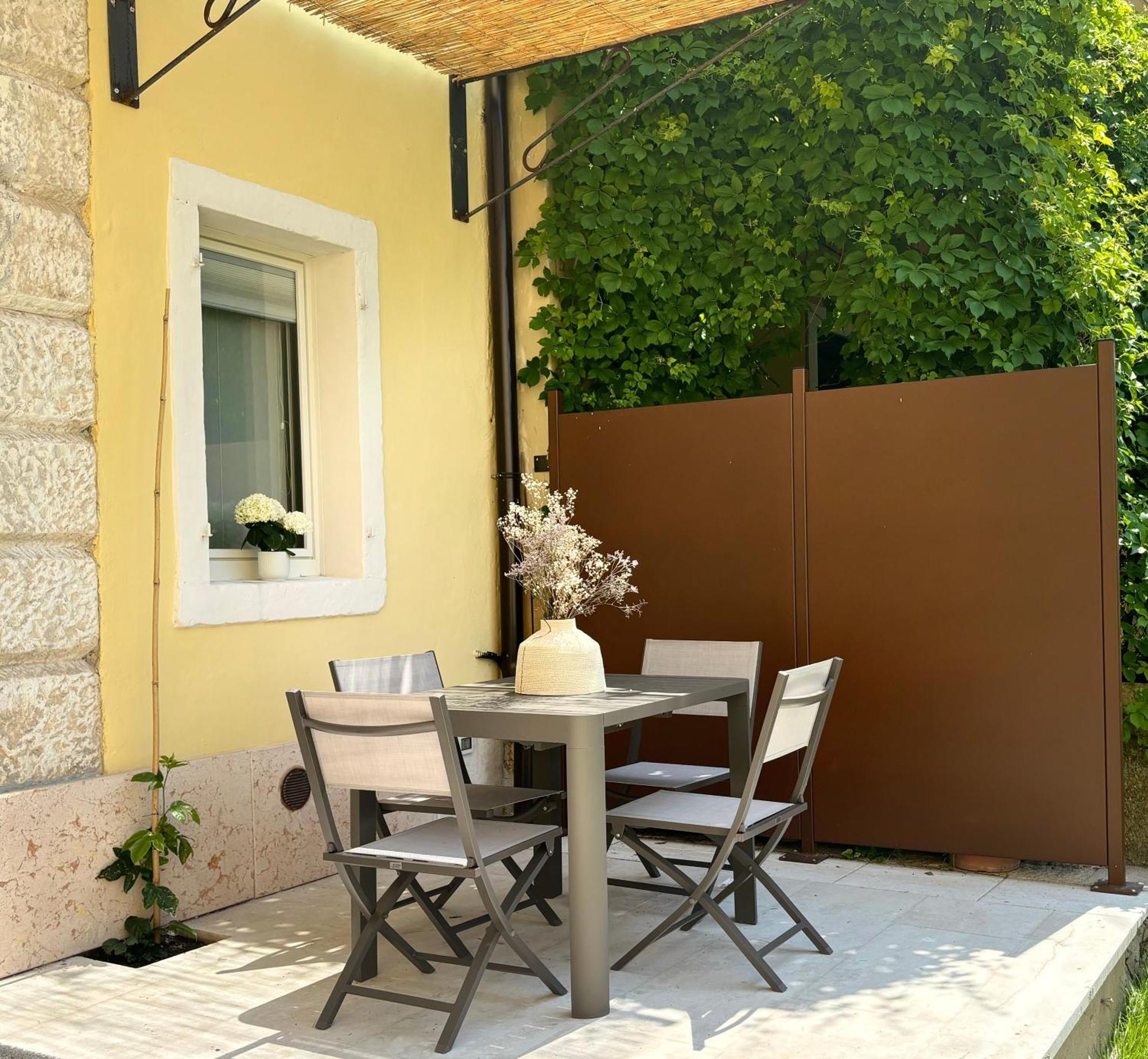 The Lake Suites Com - Luxury Stay In Λατζίζε Εξωτερικό φωτογραφία