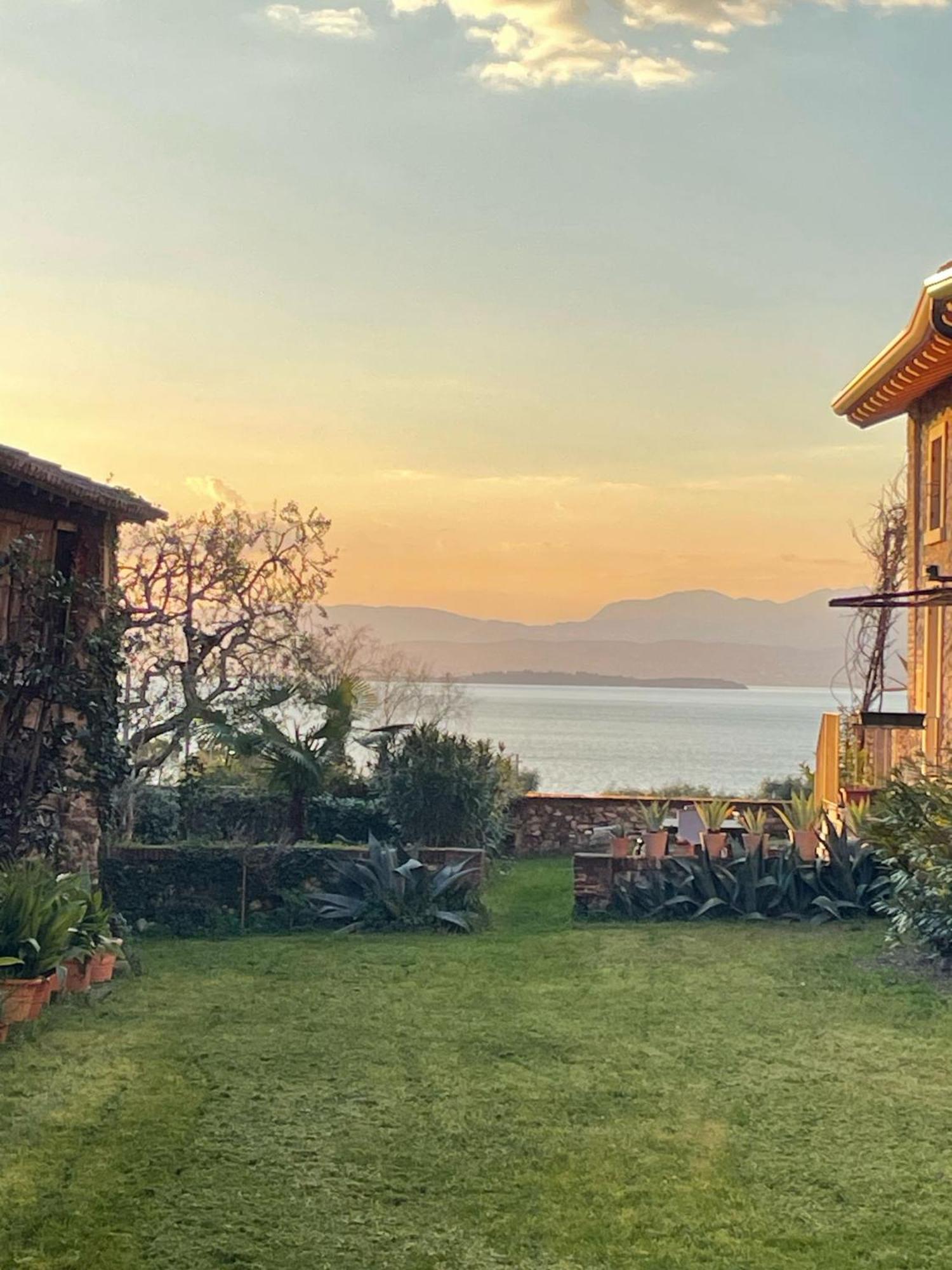 The Lake Suites Com - Luxury Stay In Λατζίζε Εξωτερικό φωτογραφία