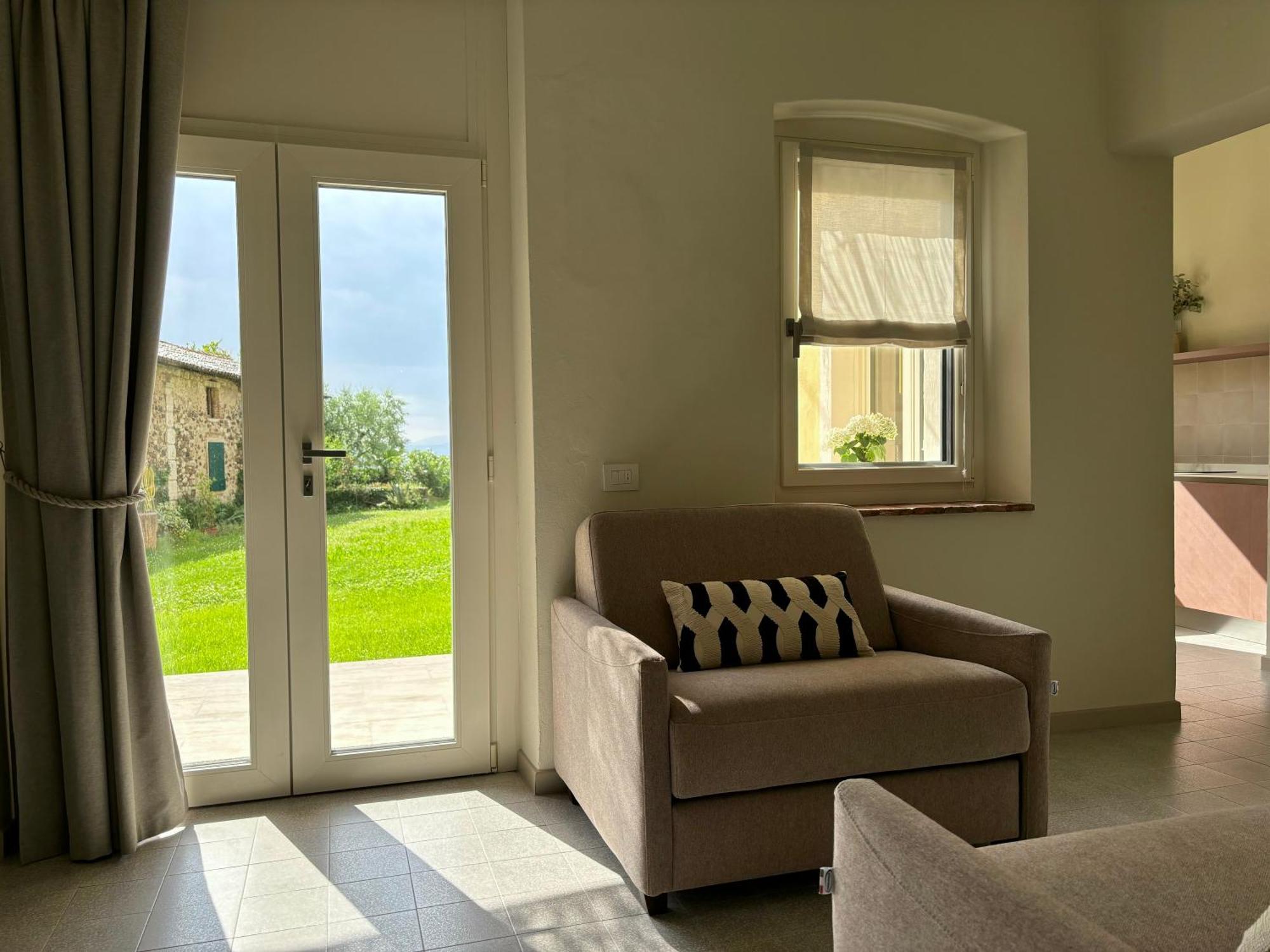 The Lake Suites Com - Luxury Stay In Λατζίζε Εξωτερικό φωτογραφία